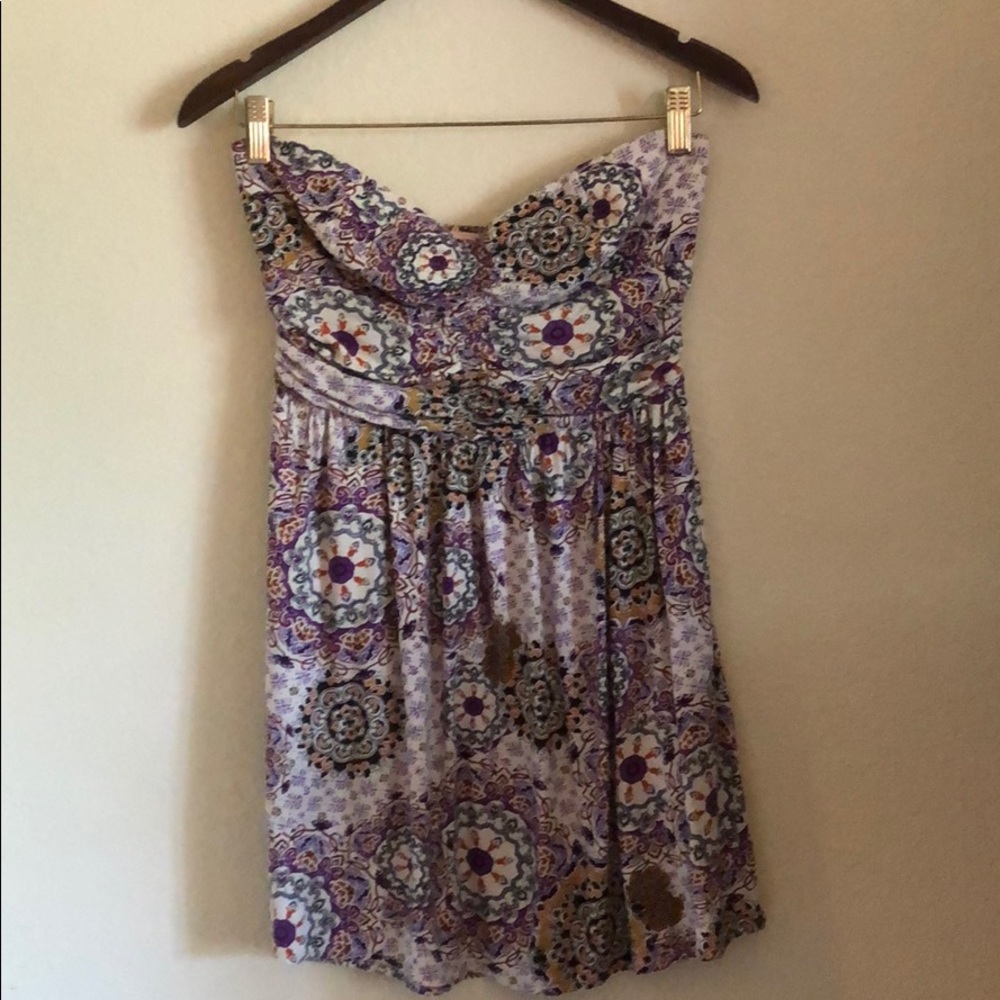 Patterned strapless dress WITH POCKETS!! Size M